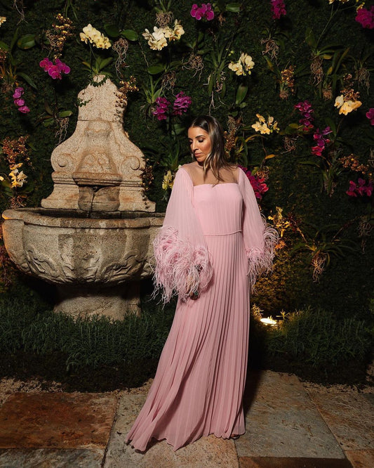 VESTIDO PLISSADO PLUMAS