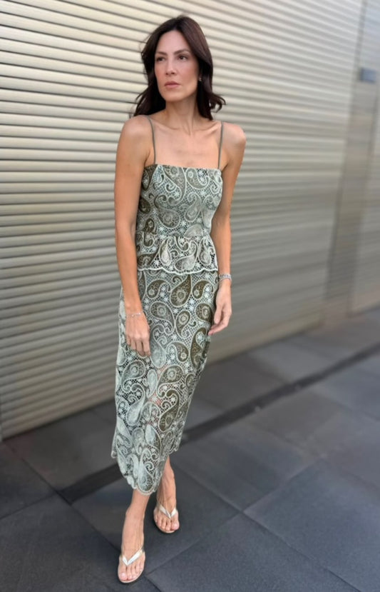 Conjunto top peplum + saia midi renda aveludada