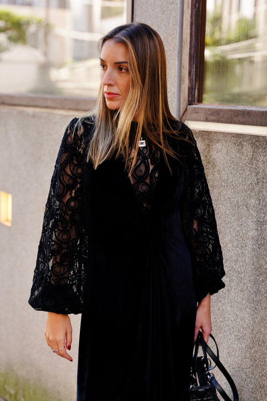 Blusa Renda Vazada Aveludada Manga Bufante