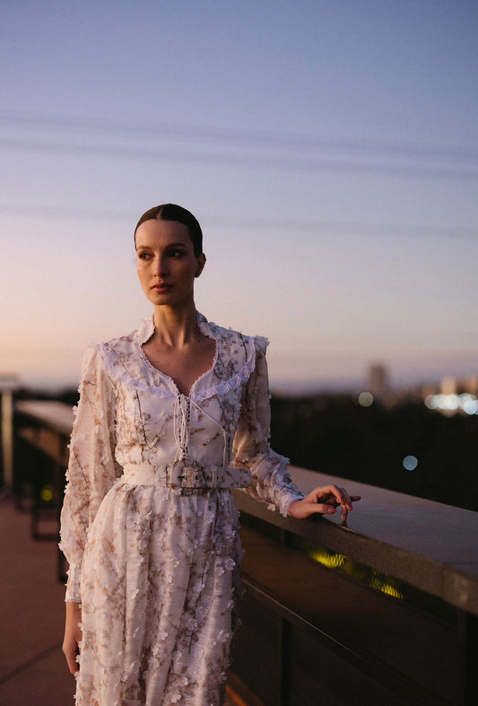 VESTIDO CAMBRAIA ESTAMPADA BORDADO FLORES 3D