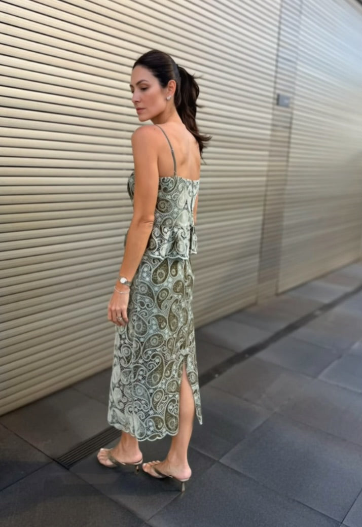 Conjunto top peplum + saia midi renda aveludada