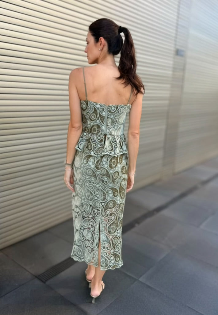 Conjunto top peplum + saia midi renda aveludada