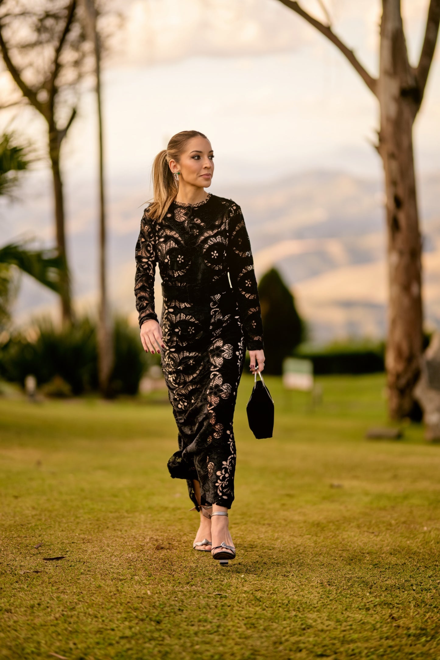 Vestido midi renda aveludada