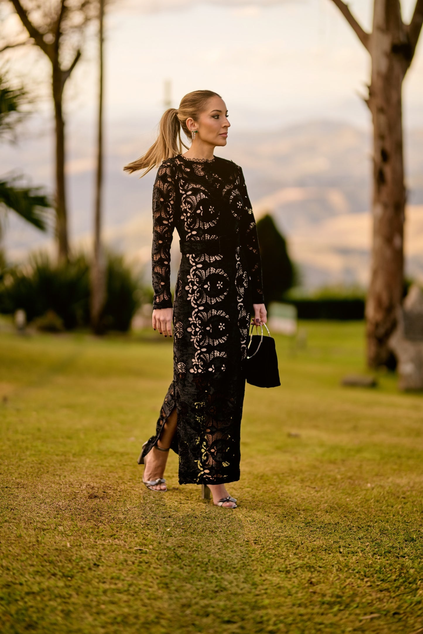 Vestido midi renda aveludada