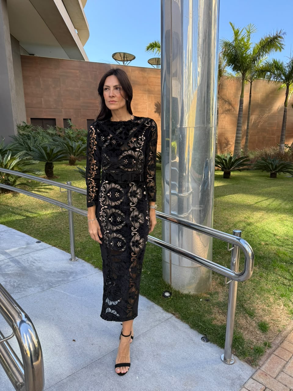 Vestido midi renda aveludada
