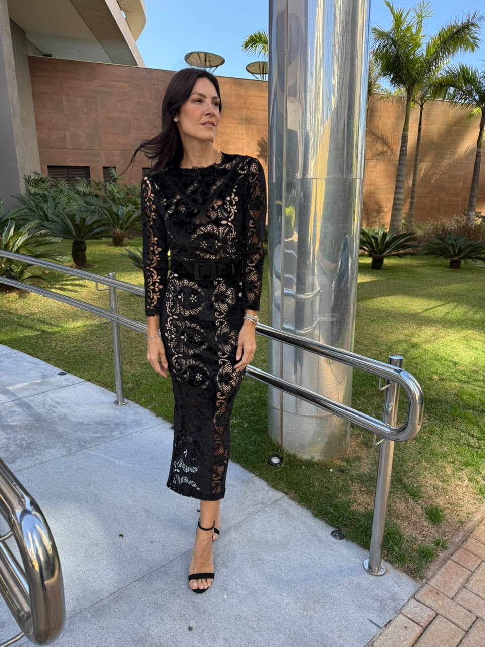 Vestido midi renda aveludada