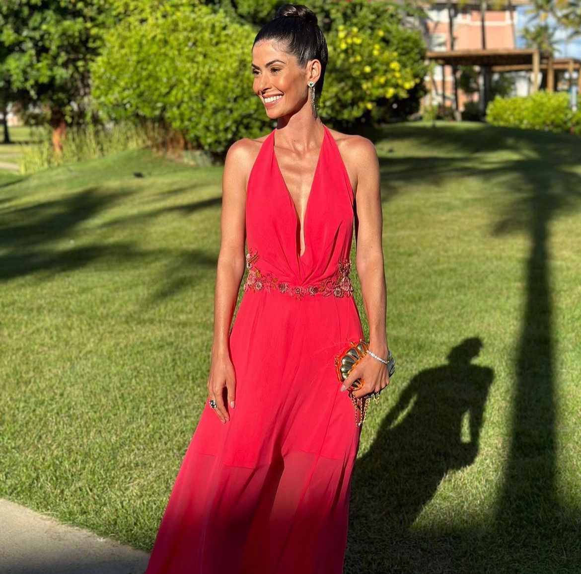 VESTIDO FRENTE ÚNICA RENDA COM BORDADOS